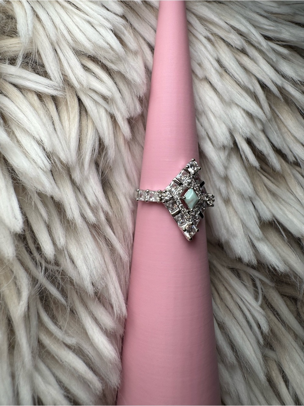 Stunning Ring - Picture 3 of 7
